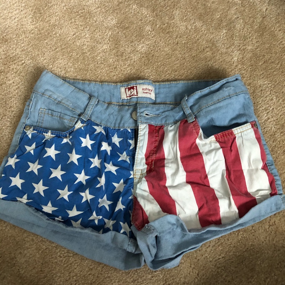 Lei America shorts